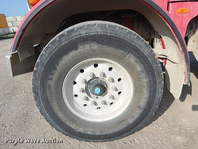 image for item ER2153 2010 Peterbilt 365 ready mix truck