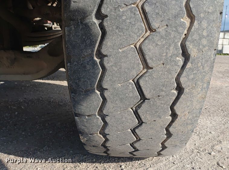 image for item ER2153 2010 Peterbilt 365 ready mix truck