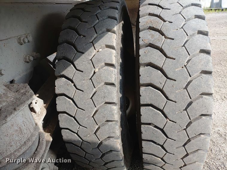 image for item ER2154 2003 Kenworth W900 ready mix truck