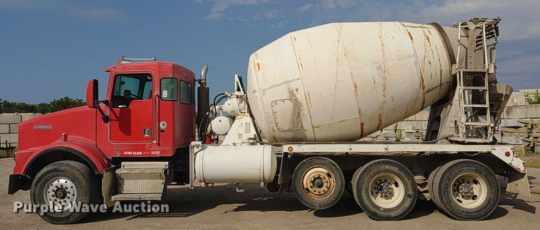 image for item ER2155 2001 Kenworth T800 ready mix truck
