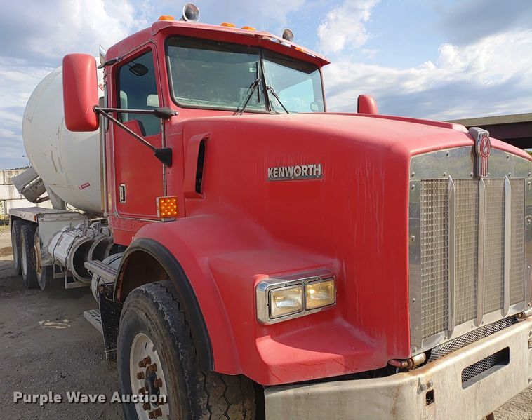 image for item ER2155 2001 Kenworth T800 ready mix truck