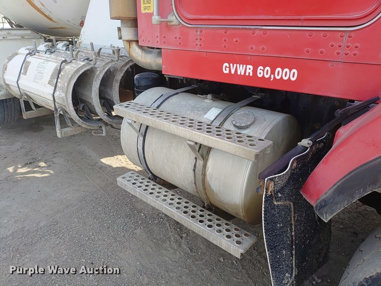 image for item ER2155 2001 Kenworth T800 ready mix truck