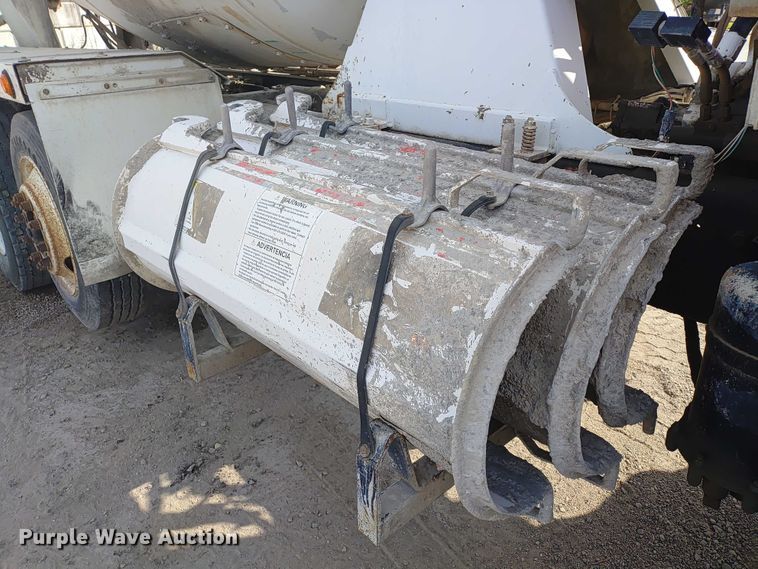 image for item ER2155 2001 Kenworth T800 ready mix truck