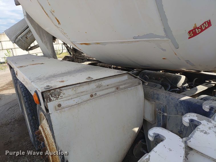 image for item ER2155 2001 Kenworth T800 ready mix truck