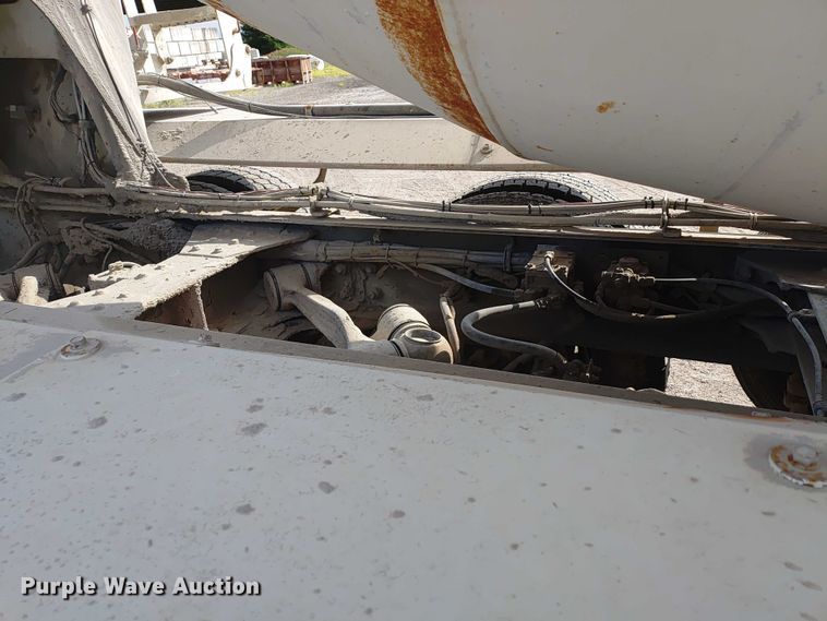 image for item ER2155 2001 Kenworth T800 ready mix truck