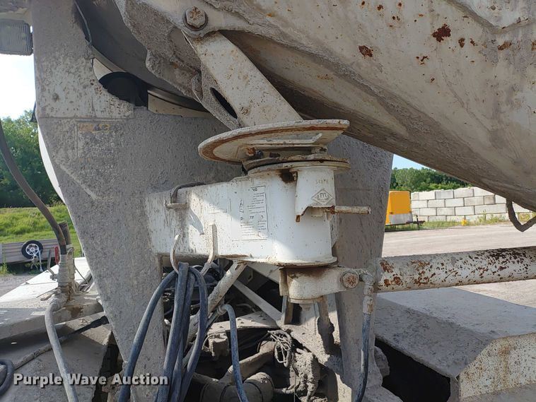 image for item ER2155 2001 Kenworth T800 ready mix truck