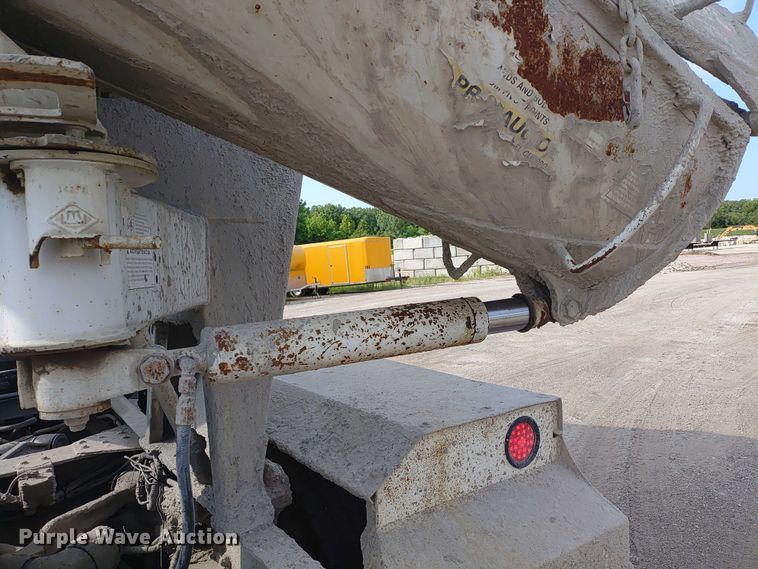 image for item ER2155 2001 Kenworth T800 ready mix truck