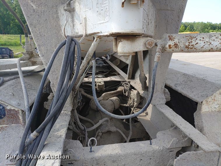 image for item ER2155 2001 Kenworth T800 ready mix truck