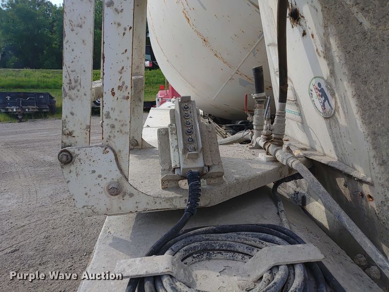 image for item ER2155 2001 Kenworth T800 ready mix truck