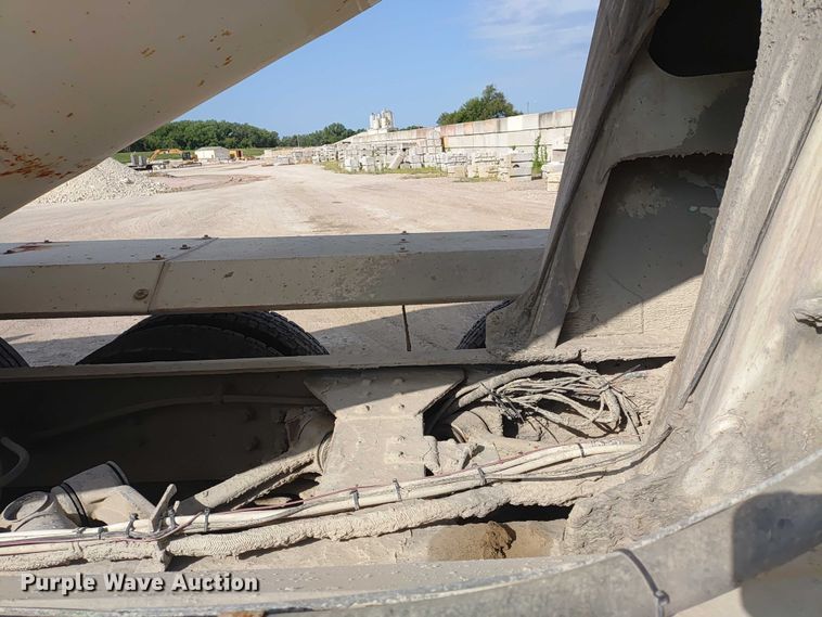 image for item ER2155 2001 Kenworth T800 ready mix truck