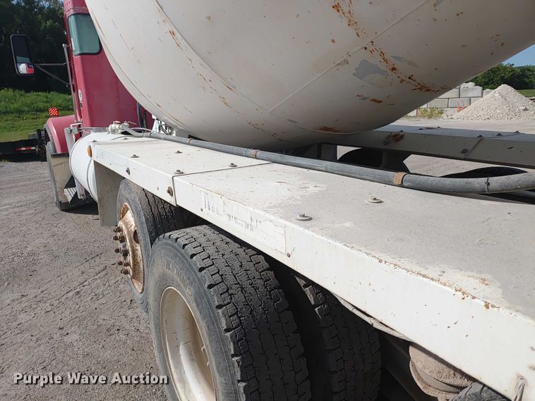 image for item ER2155 2001 Kenworth T800 ready mix truck