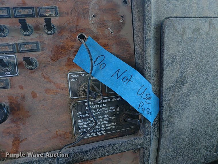 image for item ER2155 2001 Kenworth T800 ready mix truck