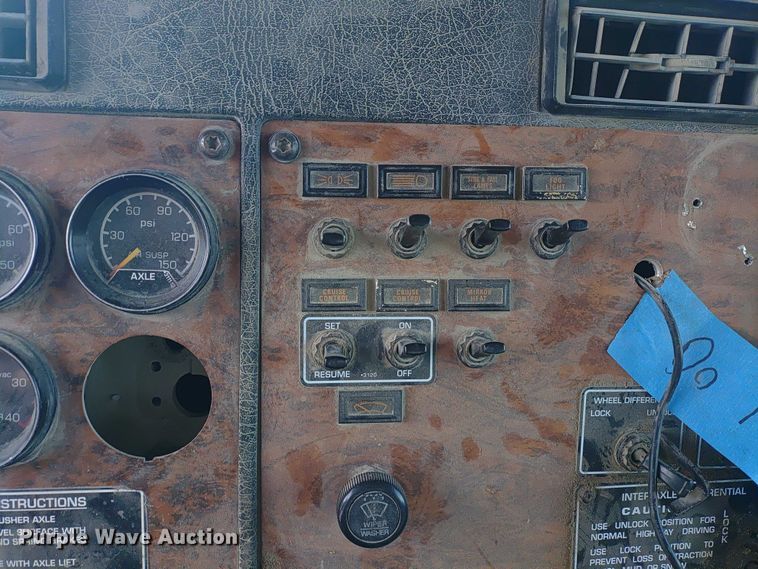 image for item ER2155 2001 Kenworth T800 ready mix truck