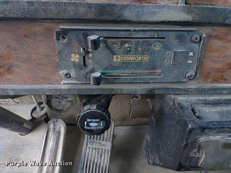 image for item ER2155 2001 Kenworth T800 ready mix truck