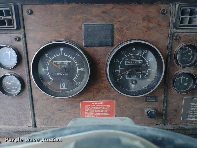 image for item ER2155 2001 Kenworth T800 ready mix truck