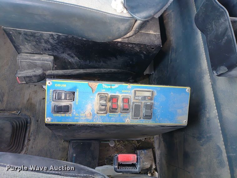 image for item ER2155 2001 Kenworth T800 ready mix truck