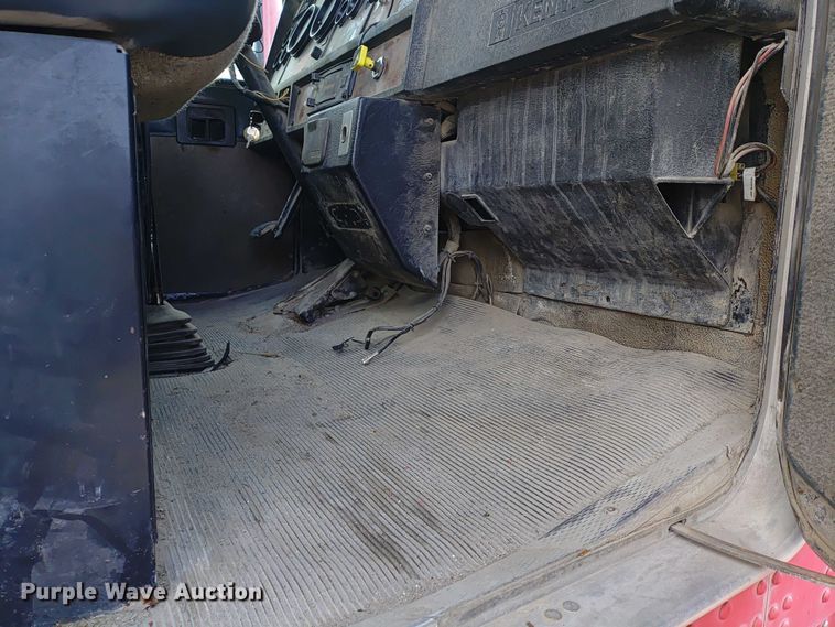 image for item ER2155 2001 Kenworth T800 ready mix truck