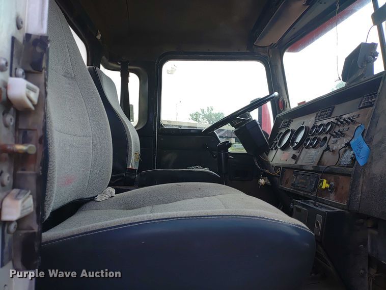 image for item ER2155 2001 Kenworth T800 ready mix truck