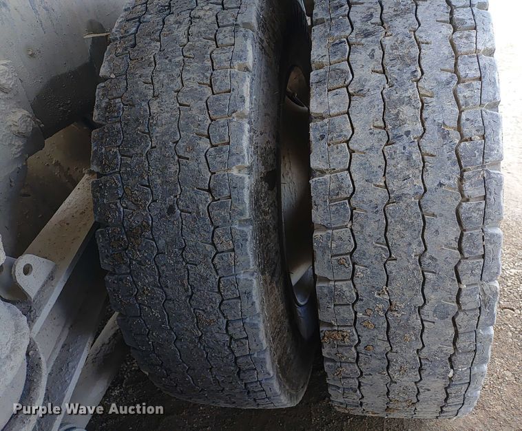 image for item ER2155 2001 Kenworth T800 ready mix truck