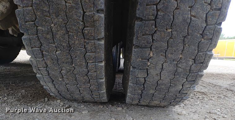 image for item ER2155 2001 Kenworth T800 ready mix truck