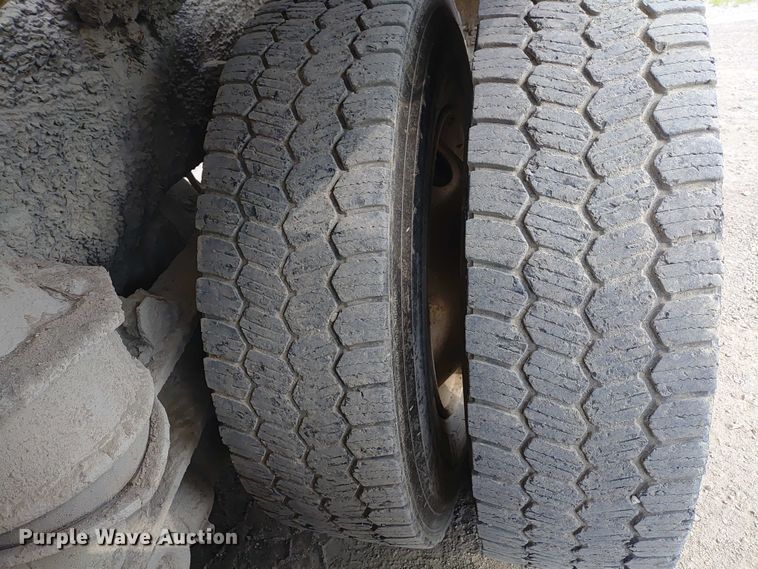 image for item ER2155 2001 Kenworth T800 ready mix truck