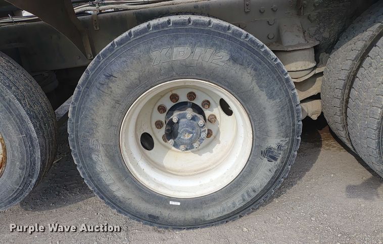 image for item ER2155 2001 Kenworth T800 ready mix truck