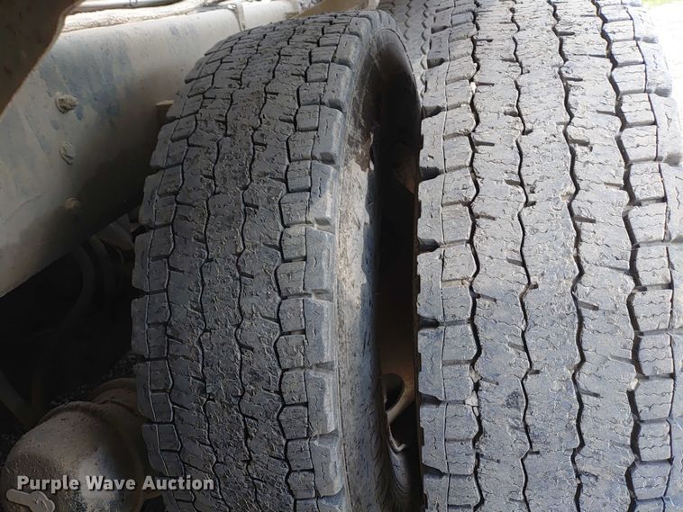 image for item ER2155 2001 Kenworth T800 ready mix truck