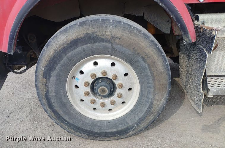 image for item ER2155 2001 Kenworth T800 ready mix truck