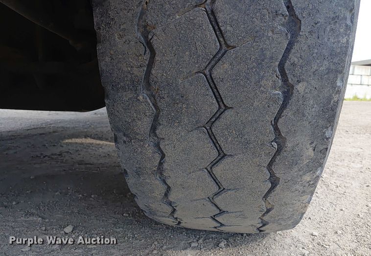 image for item ER2155 2001 Kenworth T800 ready mix truck