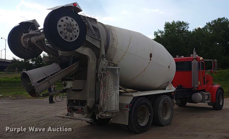 image for item ER2156 2004 Peterbilt 357 ready mix truck