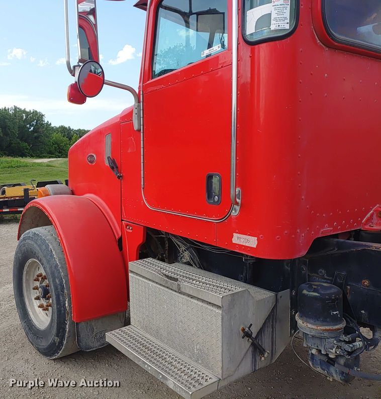 image for item ER2156 2004 Peterbilt 357 ready mix truck