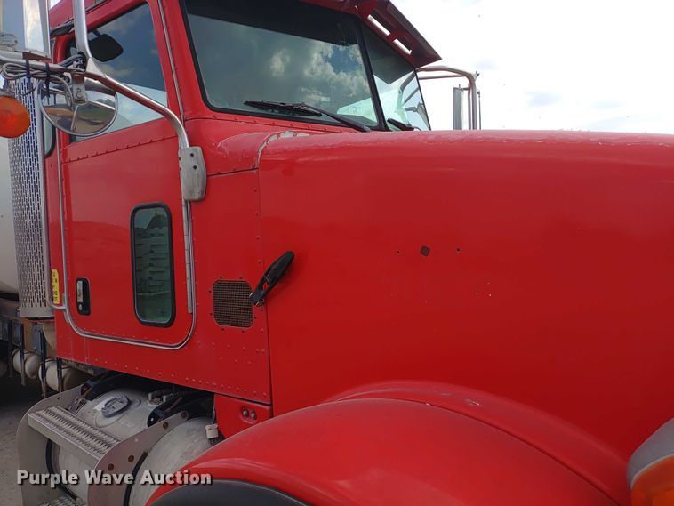 image for item ER2156 2004 Peterbilt 357 ready mix truck