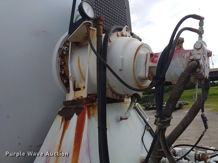 image for item ER2156 2004 Peterbilt 357 ready mix truck