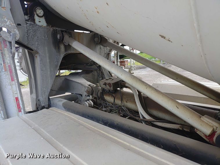 image for item ER2156 2004 Peterbilt 357 ready mix truck