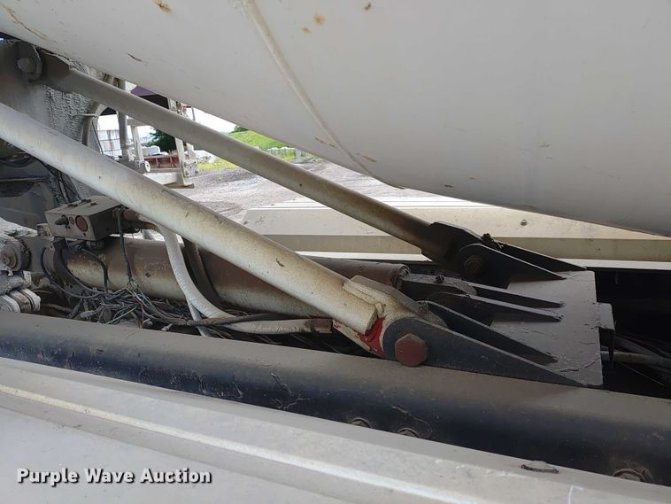 image for item ER2156 2004 Peterbilt 357 ready mix truck