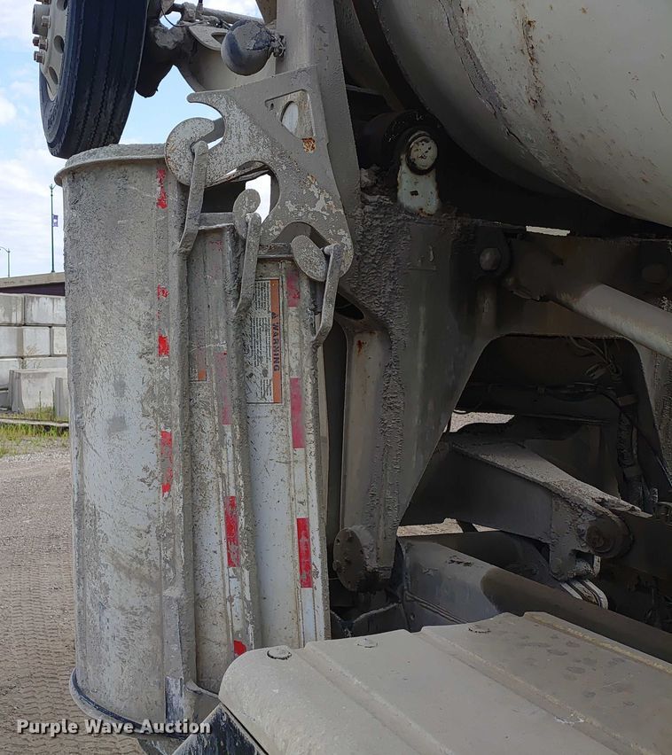 image for item ER2156 2004 Peterbilt 357 ready mix truck