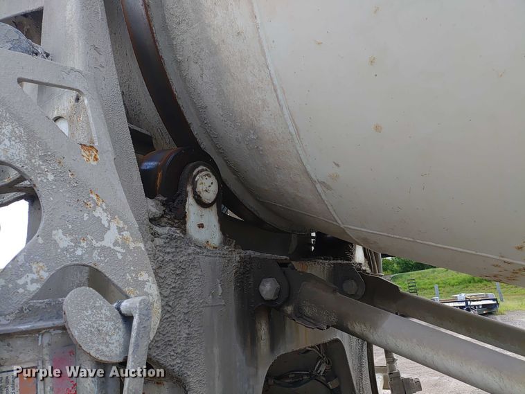 image for item ER2156 2004 Peterbilt 357 ready mix truck