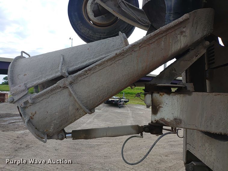 image for item ER2156 2004 Peterbilt 357 ready mix truck