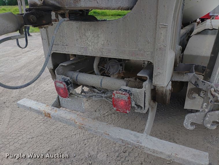 image for item ER2156 2004 Peterbilt 357 ready mix truck