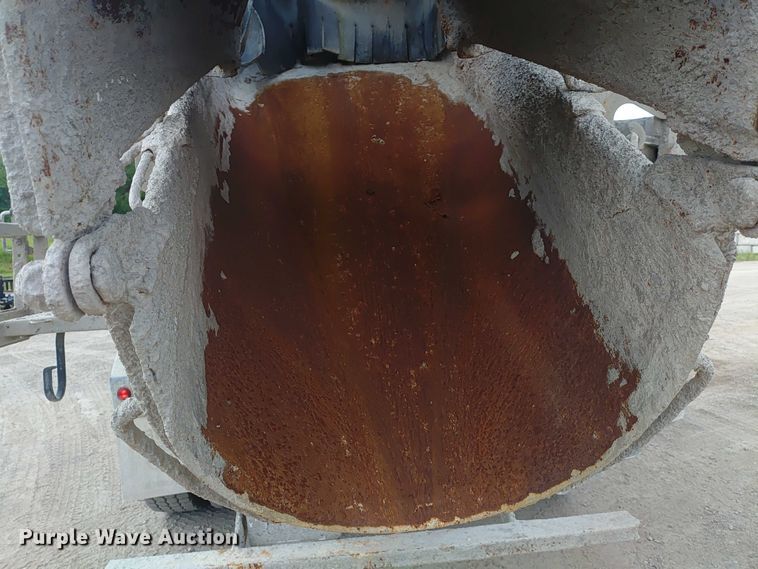 image for item ER2156 2004 Peterbilt 357 ready mix truck