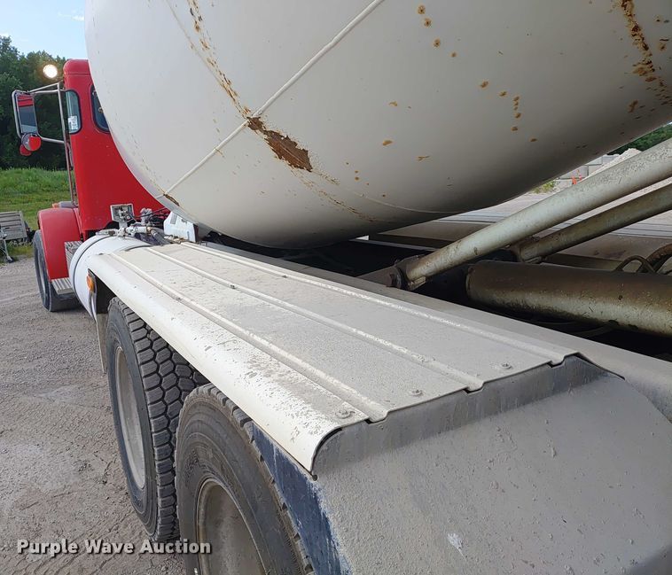 image for item ER2156 2004 Peterbilt 357 ready mix truck