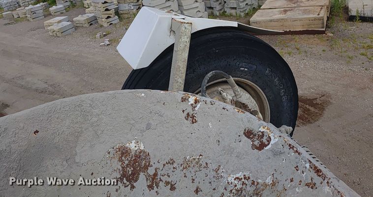 image for item ER2156 2004 Peterbilt 357 ready mix truck