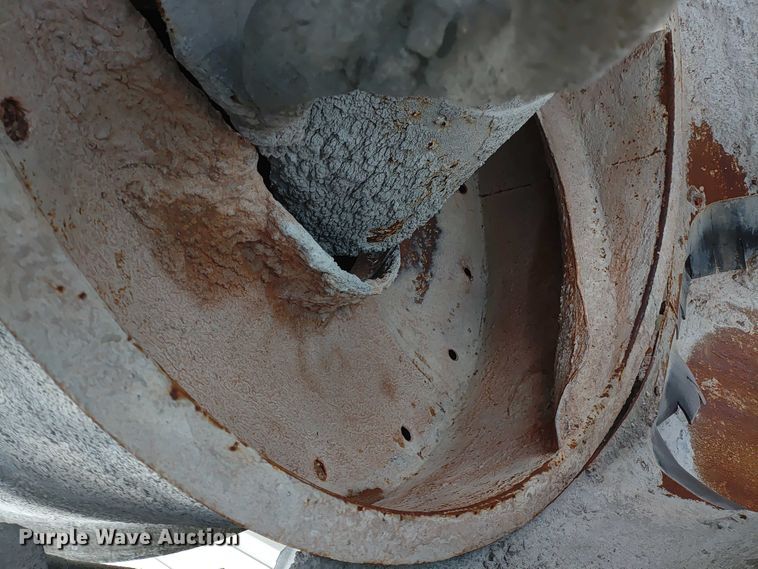 image for item ER2156 2004 Peterbilt 357 ready mix truck