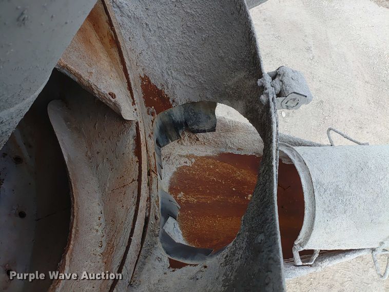 image for item ER2156 2004 Peterbilt 357 ready mix truck