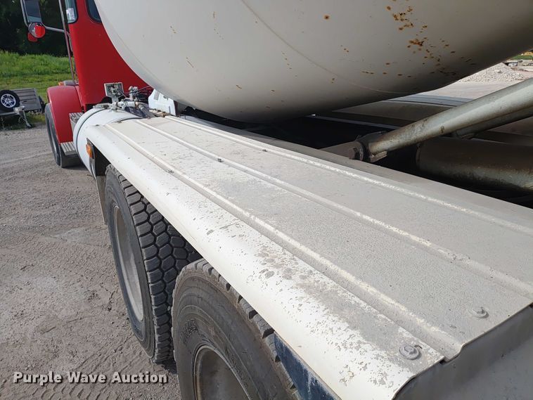 image for item ER2156 2004 Peterbilt 357 ready mix truck