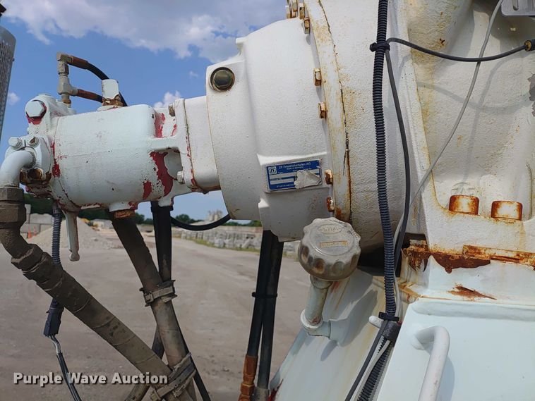 image for item ER2156 2004 Peterbilt 357 ready mix truck