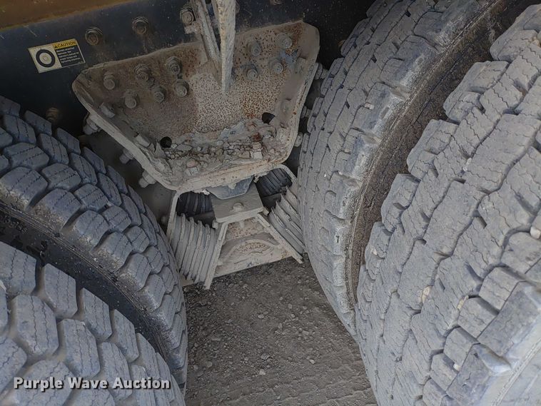 image for item ER2156 2004 Peterbilt 357 ready mix truck