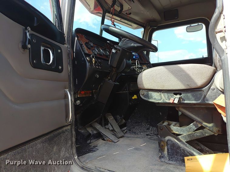 image for item ER2156 2004 Peterbilt 357 ready mix truck