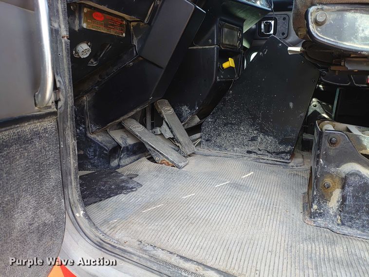 image for item ER2156 2004 Peterbilt 357 ready mix truck