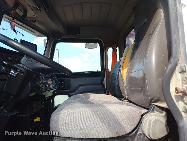 image for item ER2156 2004 Peterbilt 357 ready mix truck